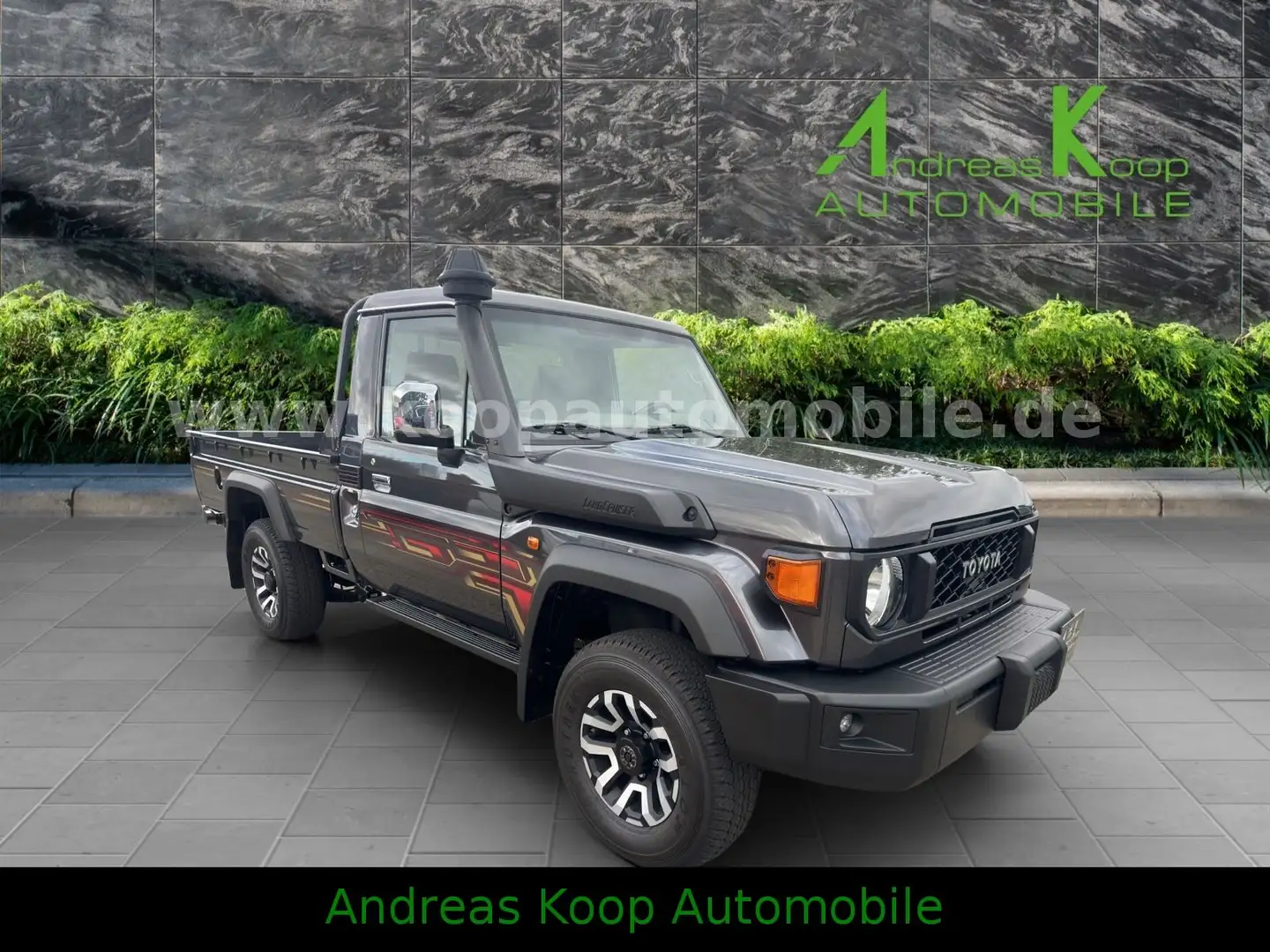 Toyota Land Cruiser GDJ 79SC 2,8-Diesel Aut LX-Z SOFORT Grau - 2