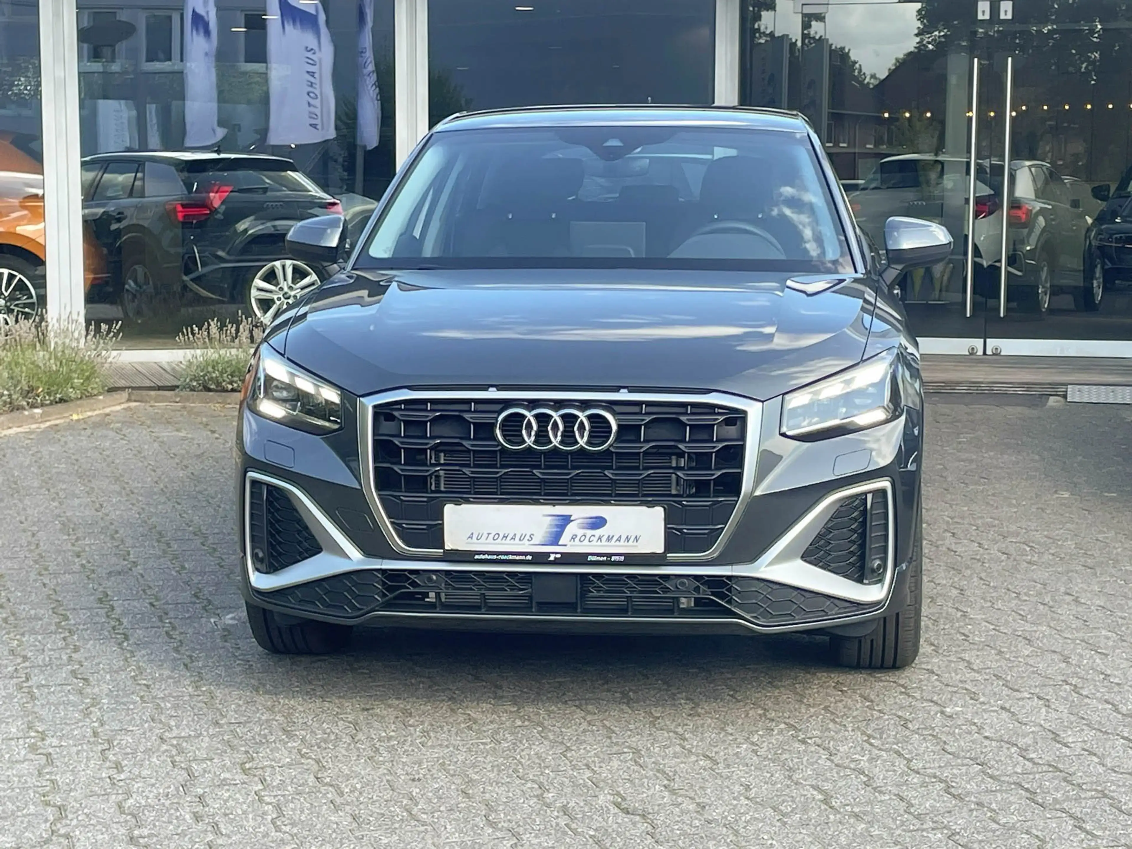 Audi Q2 35 TFSI S line Aut. CarPlay Kamera el.Heckk Matr — photo 2