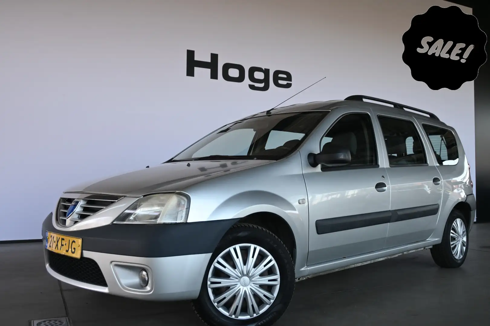 Dacia Logan MCV 1.6-16V Lauréate 7 Persoons Airco Trekhaak All Grey - 1