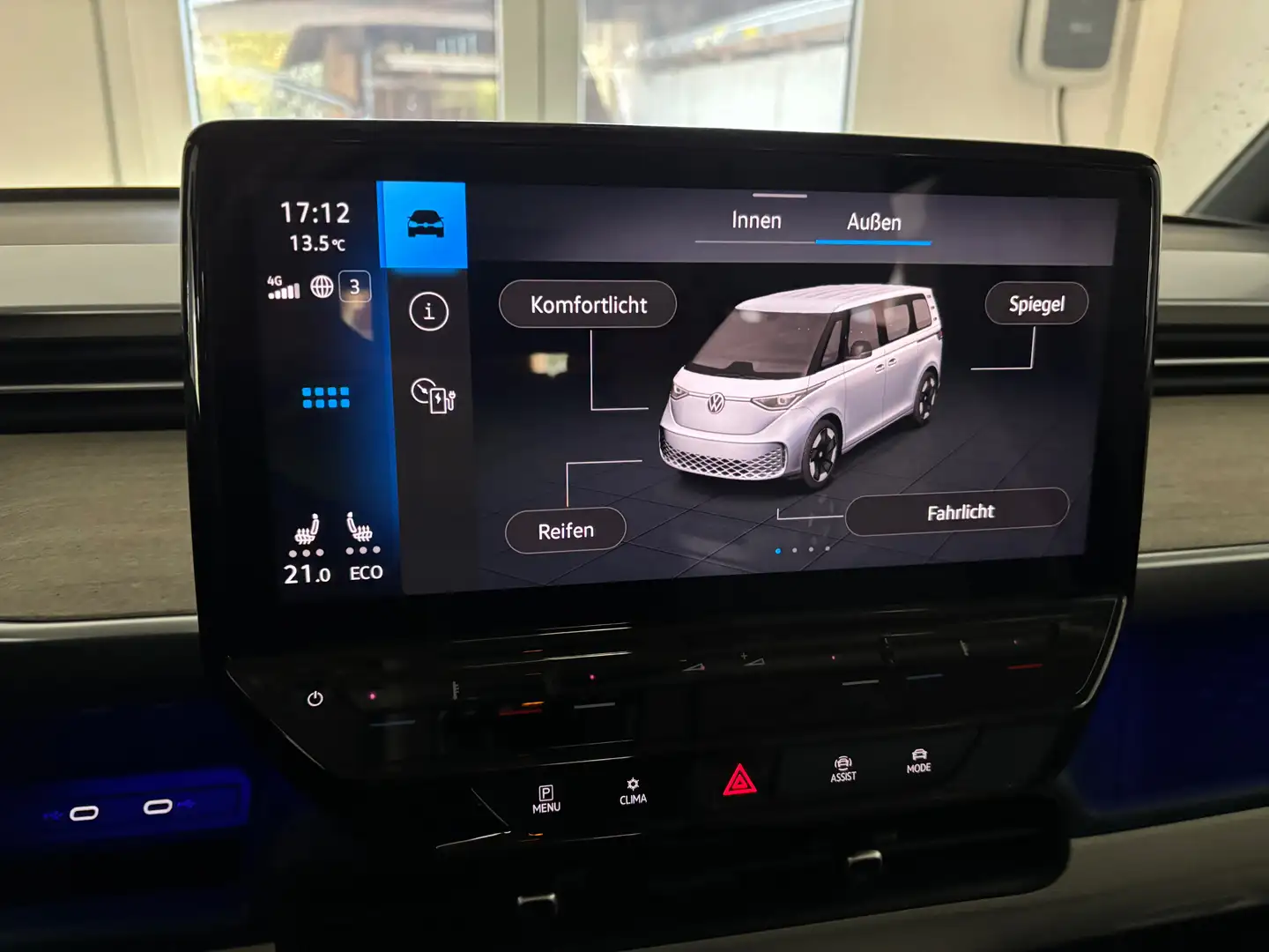 Volkswagen ID. Buzz Pro Assistenz+Komfort+ WKR Černá - 2