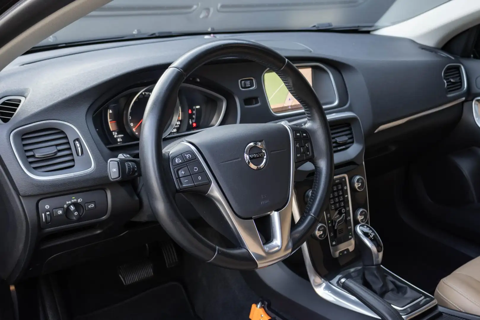 Volvo V40 Cross Country T3 Automaat Polar+ Luxury | Panoramadak| Afneembar Zwart - 2