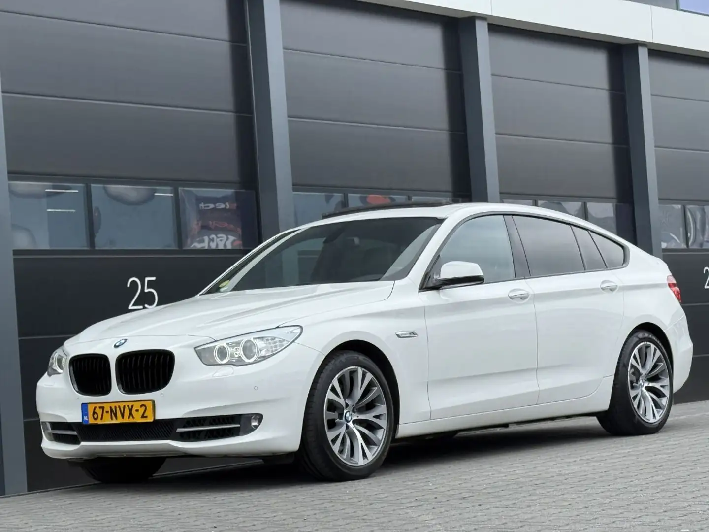 BMW 530 5-serie Gran Turismo 530d Pano Leer Memory PDC Wit - 1