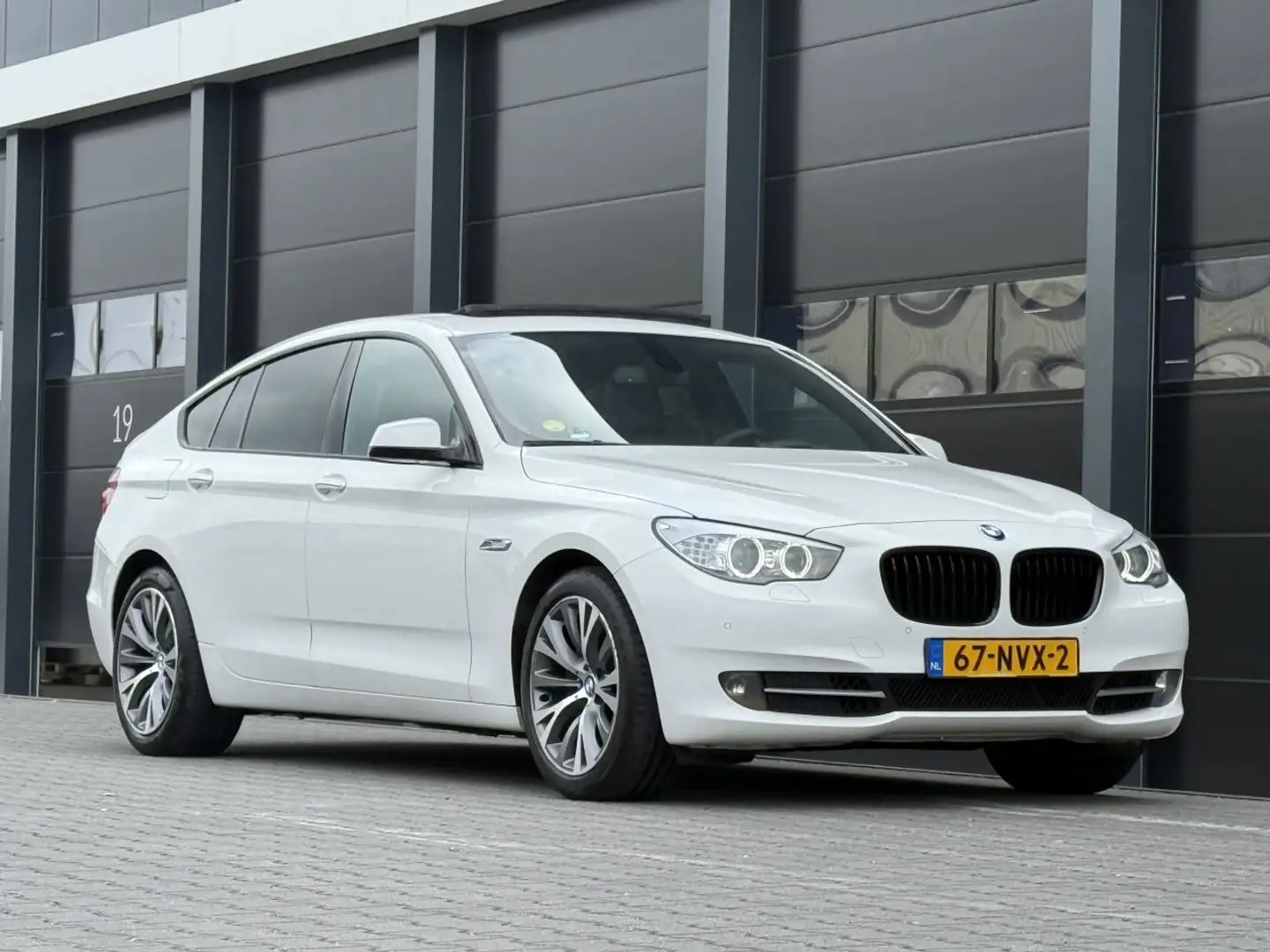 BMW 530 5-serie Gran Turismo 530d Pano Leer Memory PDC Wit - 2