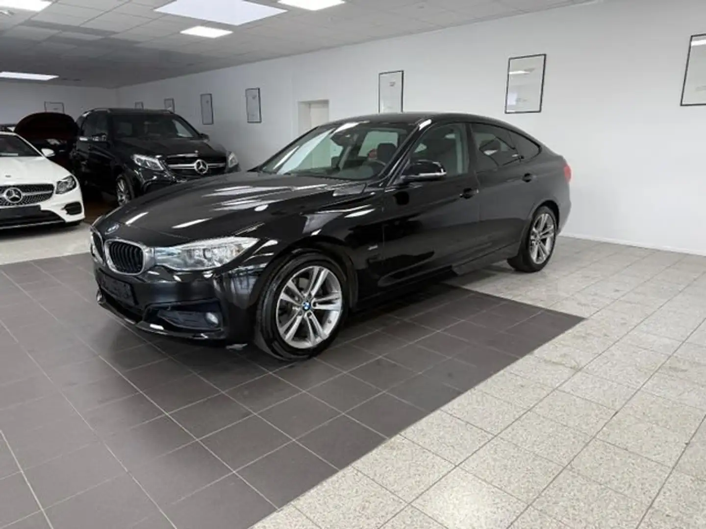 BMW 320 BMW Gran Turismo 320d xDrive Sport Line/8Fach/Kam. Schwarz - 1