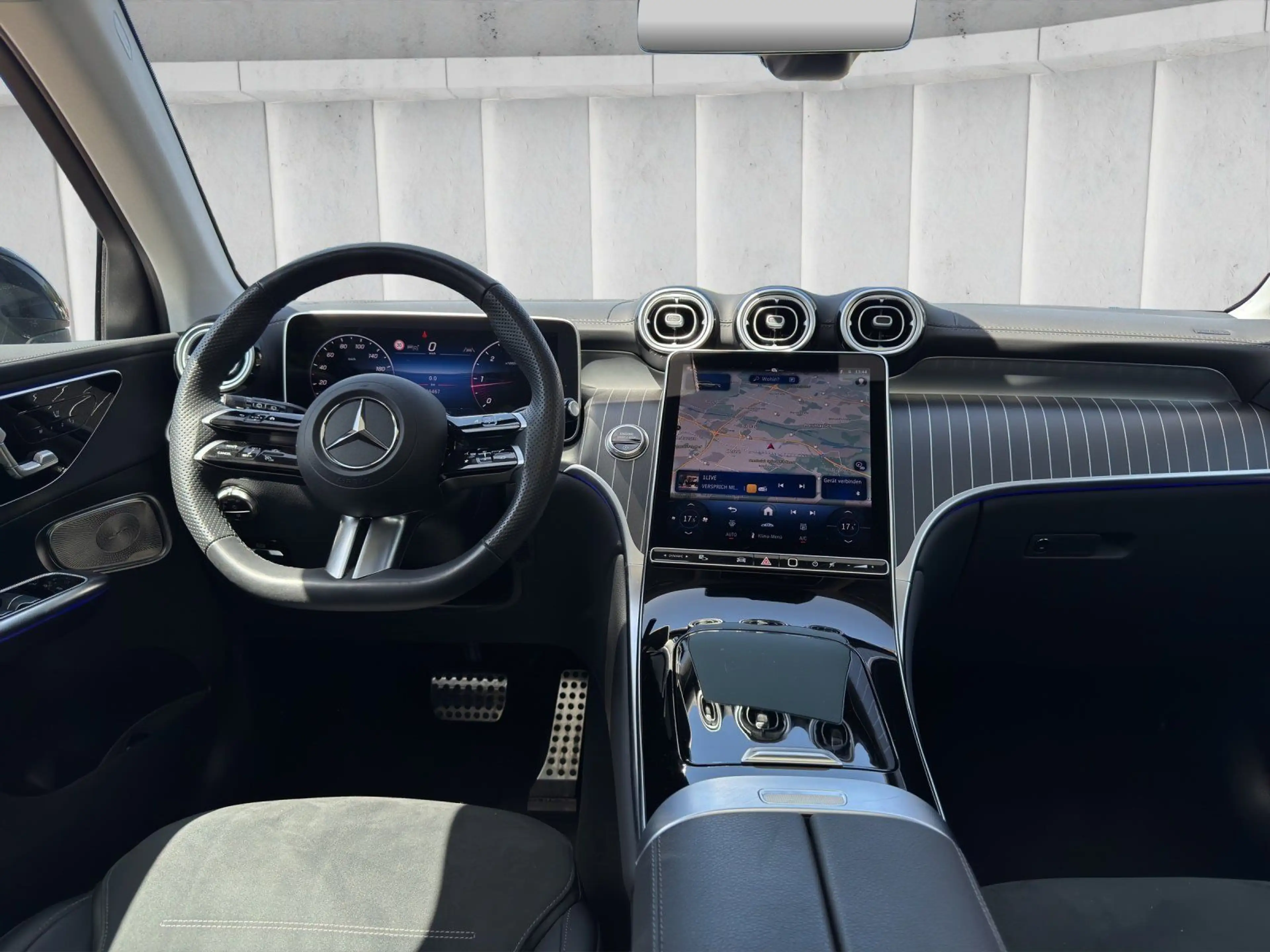 Mercedes-Benz GLC 300 d Edition AMG Panorama BUR AHK DIS 20" — photo 14