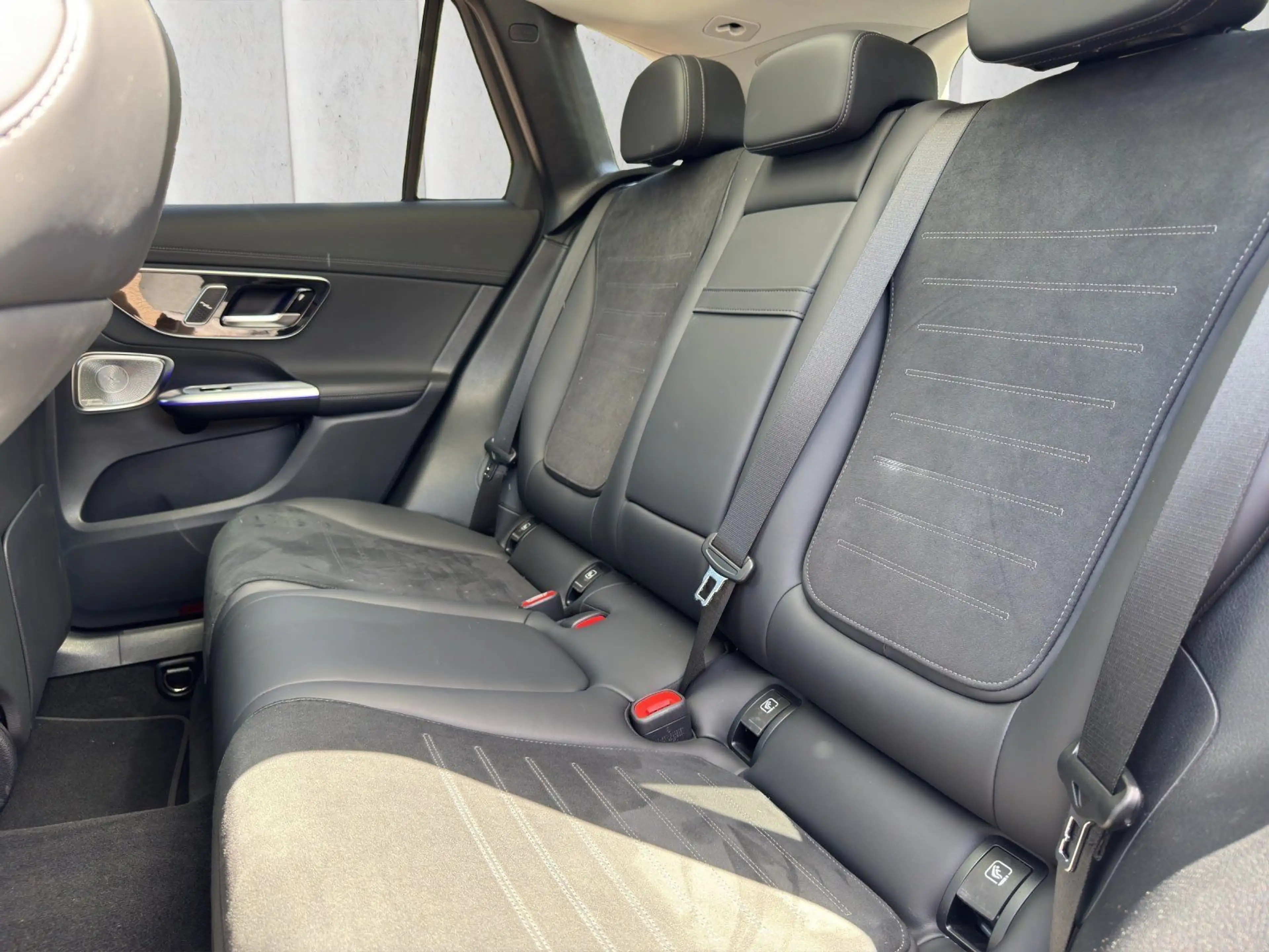 Mercedes-Benz GLC 300 d Edition AMG Panorama BUR AHK DIS 20" — photo 13