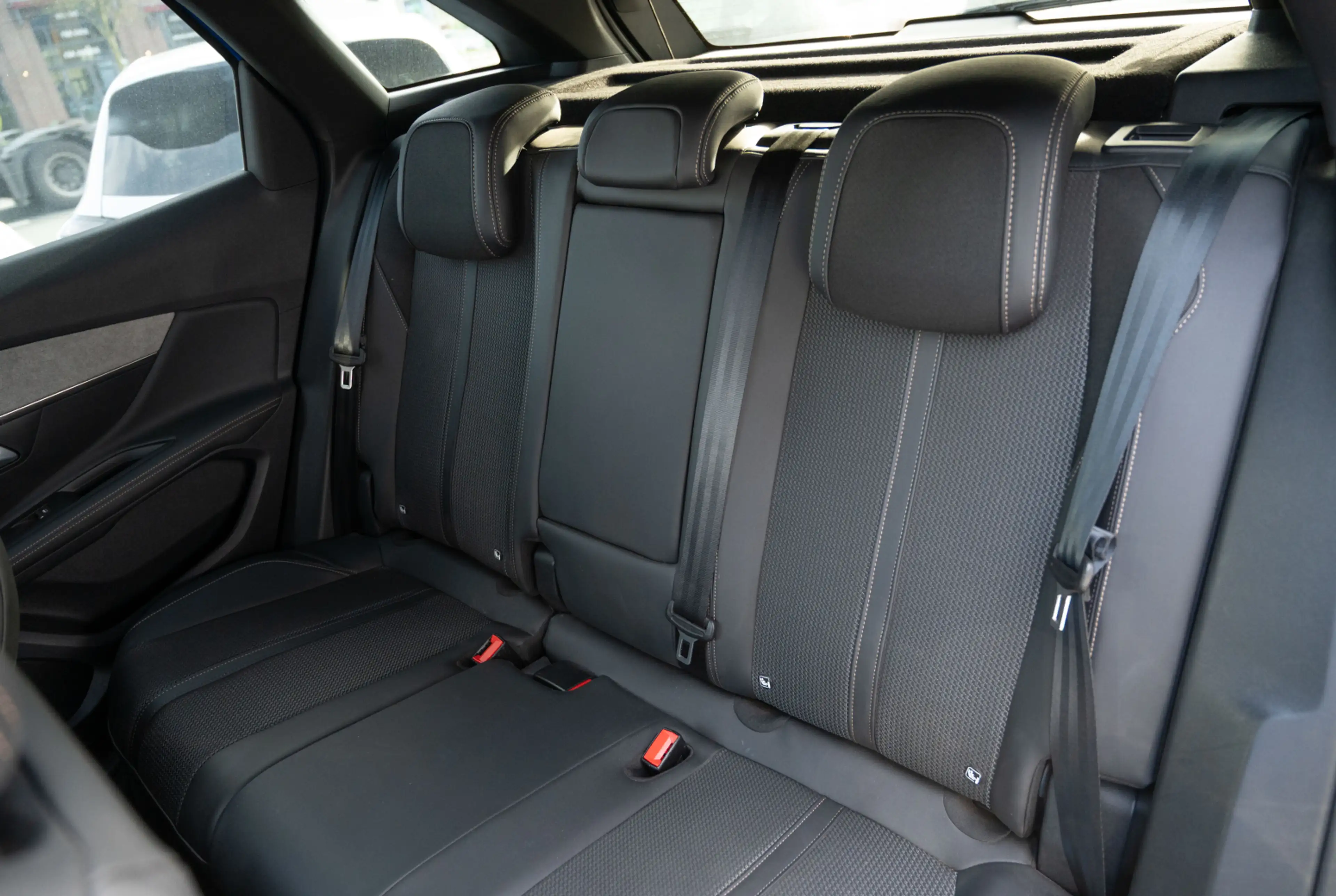 Peugeot 3008 GT 1.2 PureTech 130 EAT8 *ELEKT. HECKKLAPPE*360° KAMERA* — photo 9