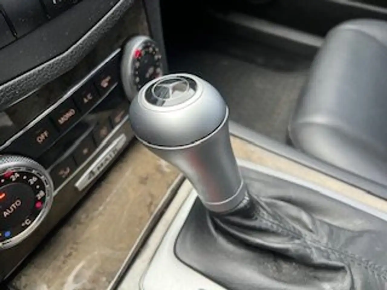 Mercedes-Benz C-Class снимка Mercedes-Benz C-Class