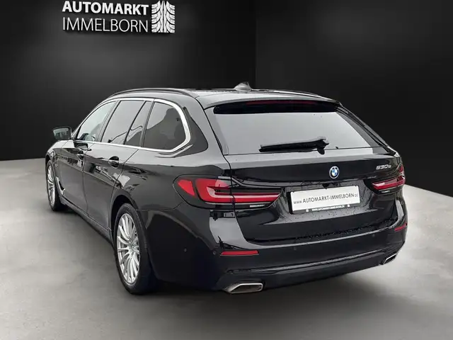 BMW 5 Series view 5