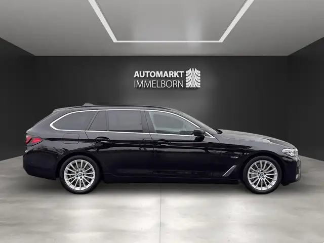BMW 5 Series view 11