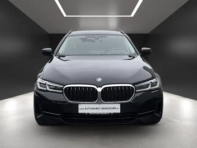 BMW 5 Series view 9