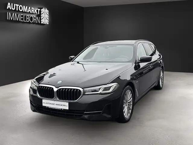 BMW 5 Series view 3