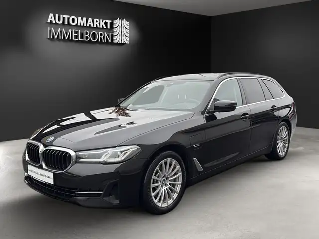 BMW 5 Series view 4