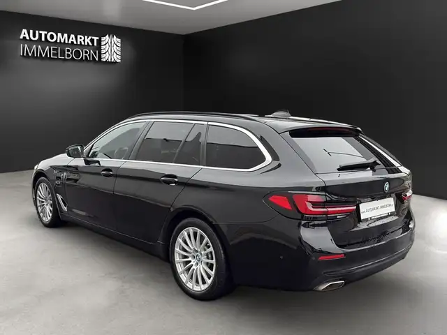 BMW 5 Series view 6