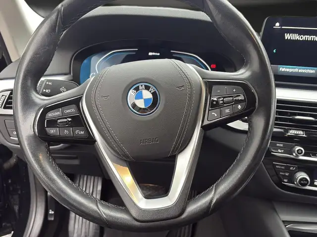 BMW 5 Series view 14