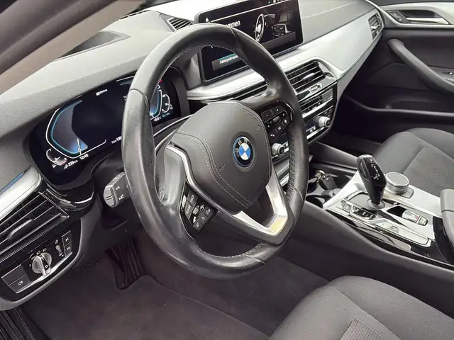 BMW 5 Series view 13
