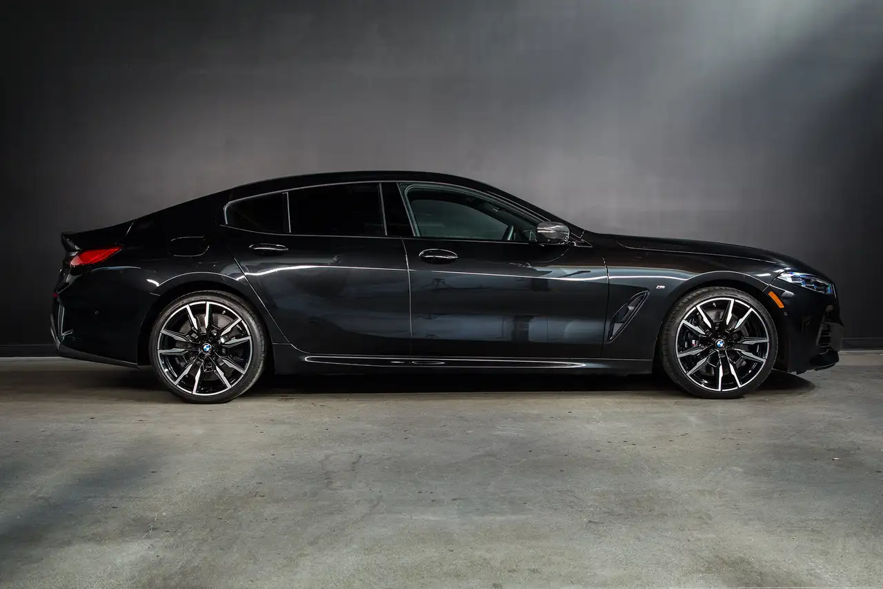 BMW 8 Series снимка BMW 8 Series