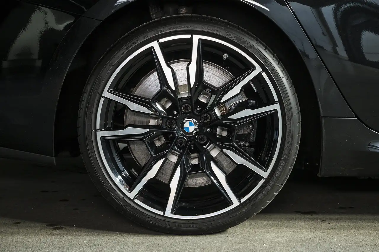 BMW 8 Series снимка BMW 8 Series