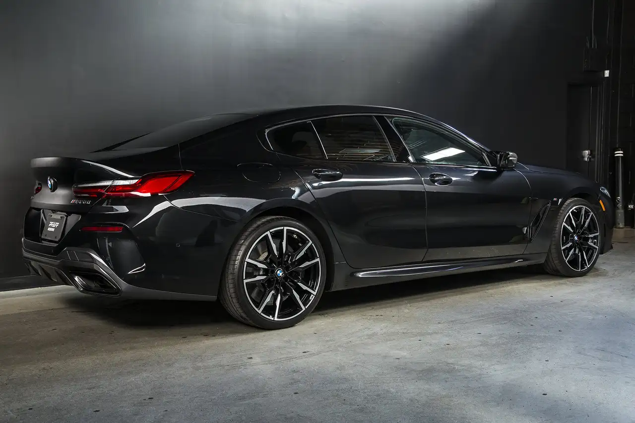 BMW 8 Series снимка BMW 8 Series