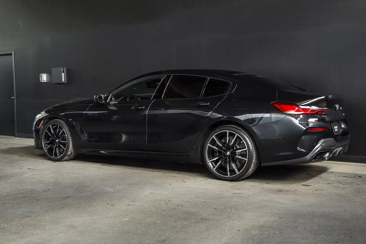 BMW 8 Series снимка BMW 8 Series