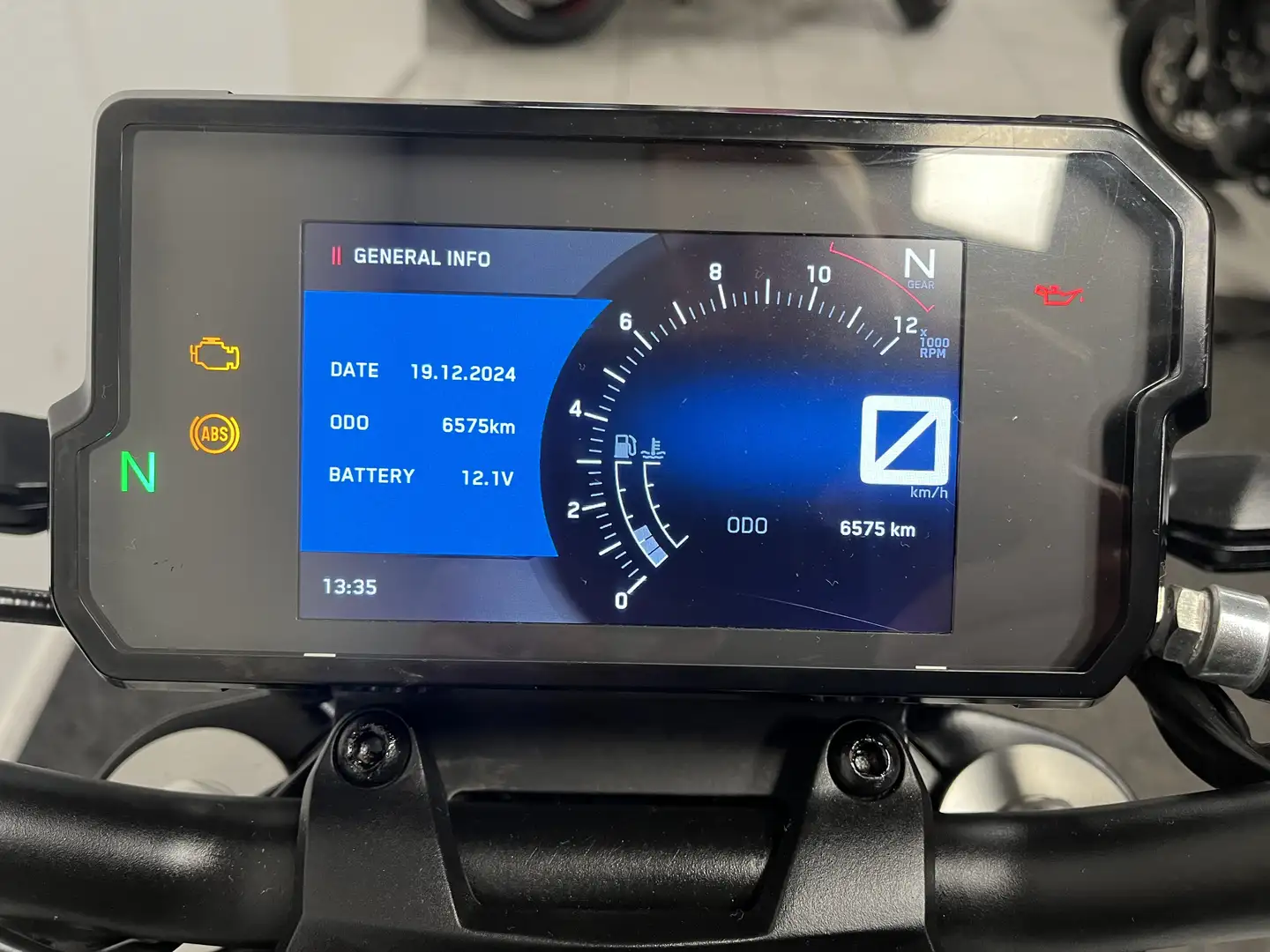 KTM 390 Duke ABS Bílá - 2