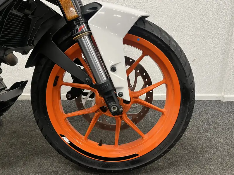 KTM 390 Duke - foto 5