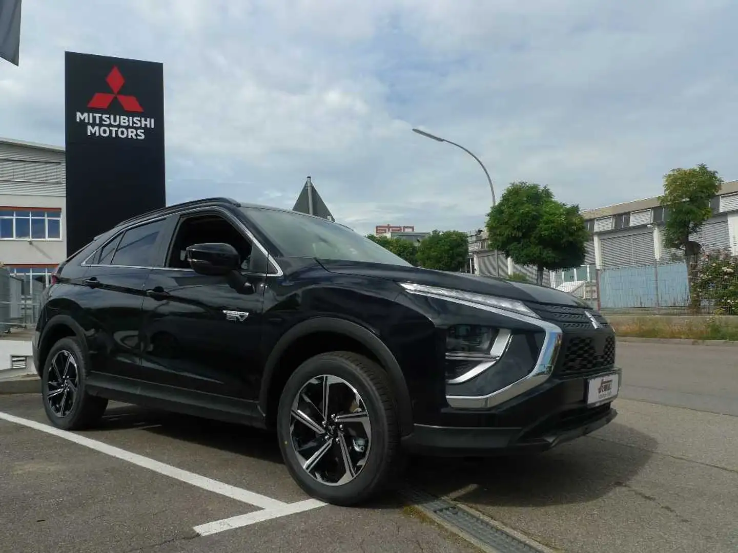 Mitsubishi Eclipse Cross Plug-in Hybrid BASIS 2.4 4WD Schwarz - 1