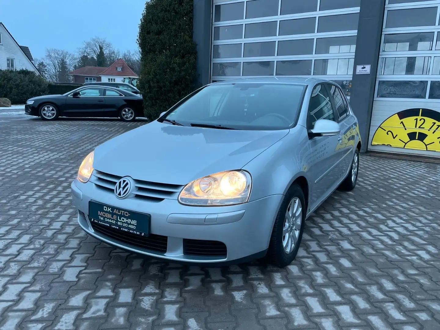 Volkswagen Golf V Lim. Comfortline 1.6 KLIMA*SHZ*AUTOMATIK* Silber - 2