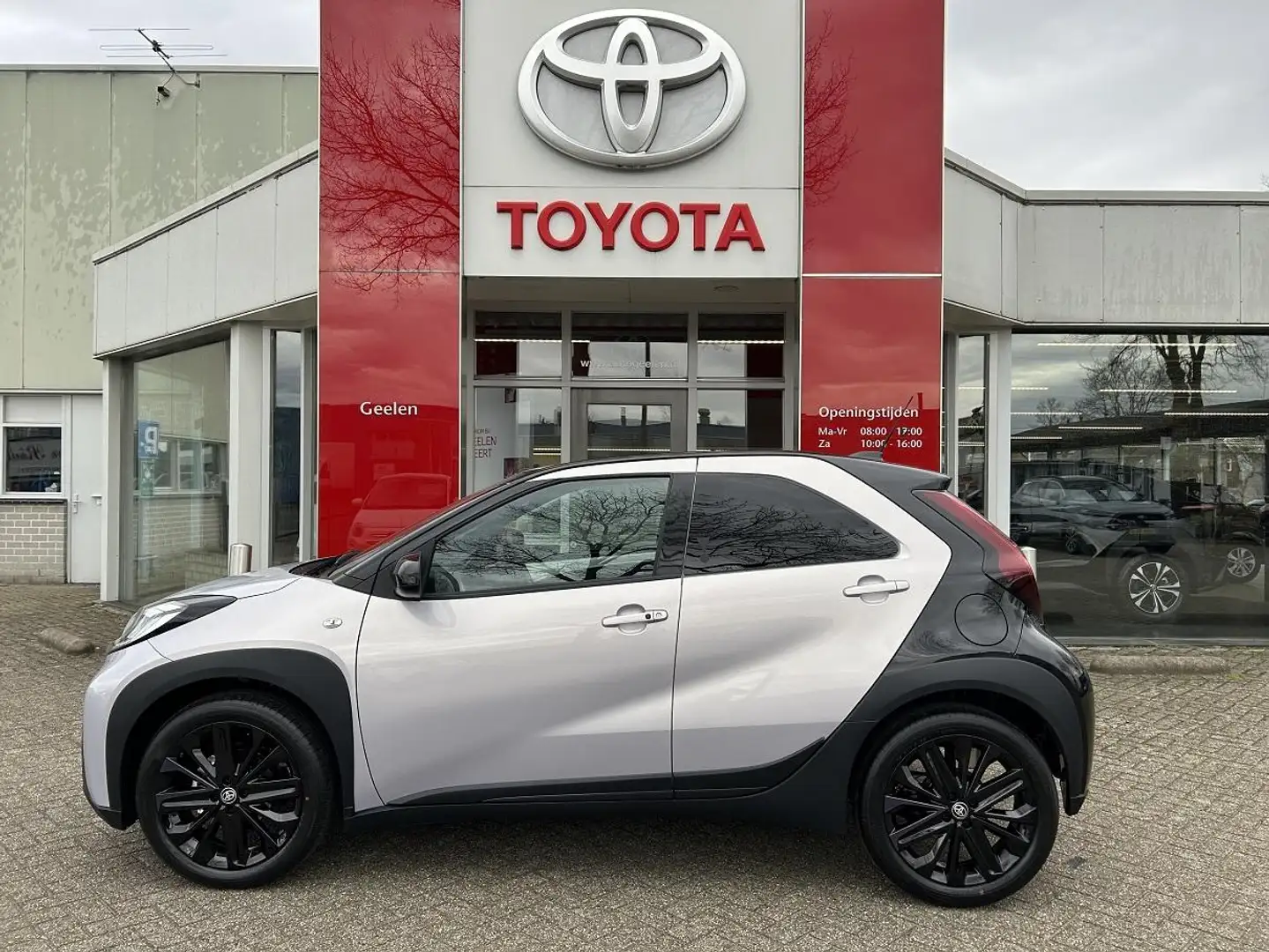 Toyota Aygo X 1.0 VVT-i JBL (NIEUW uit voorraad) Apple Carplay - 2