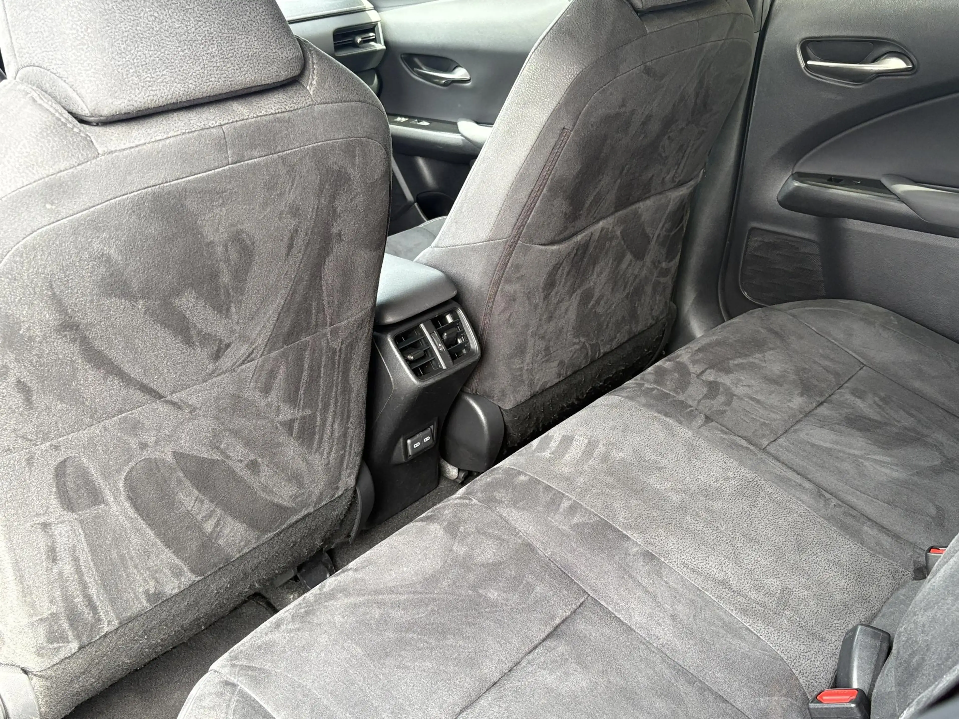 Lexus UX 250h Preference Line | 184pk | Stoel- & Stuurverwarming — photo 15