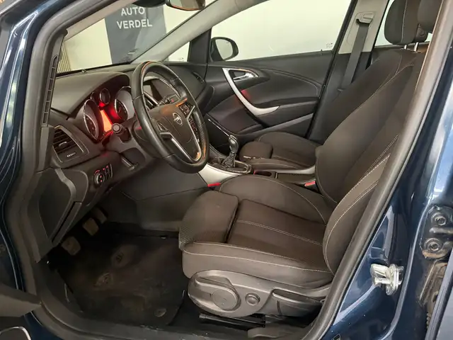 Opel Astra view 11