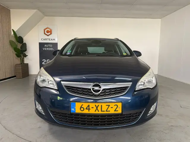 Opel Astra view 6