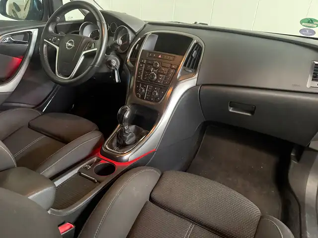 Opel Astra view 3