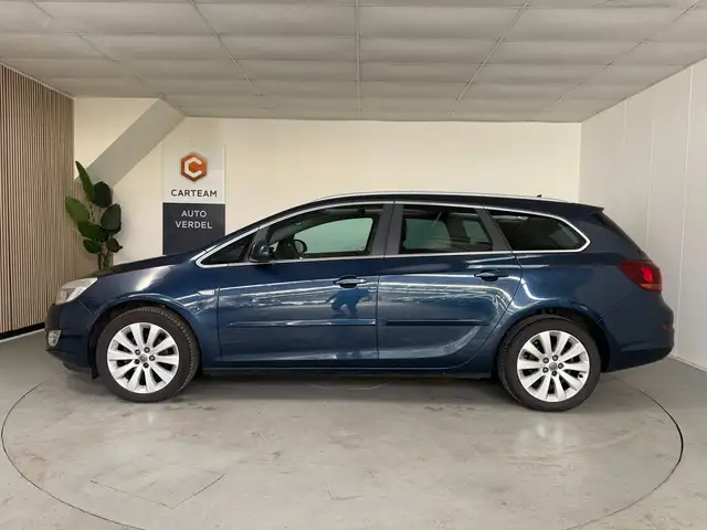 Opel Astra view 5