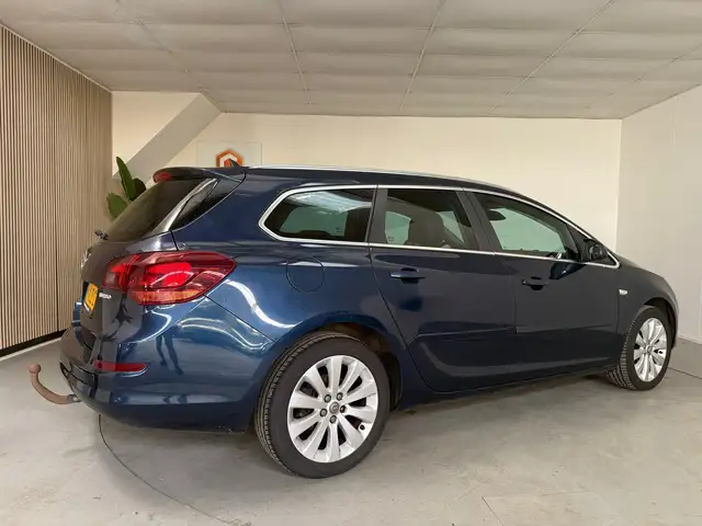 Opel Astra view 7