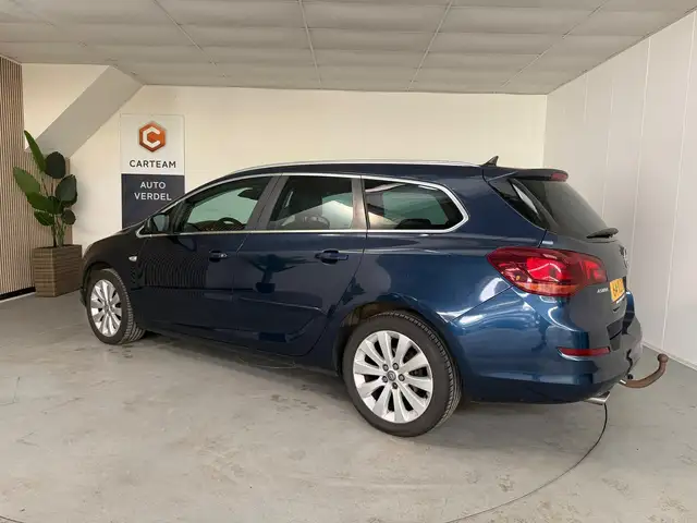Opel Astra view 2