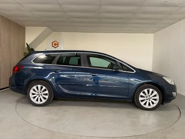 Opel Astra view 8