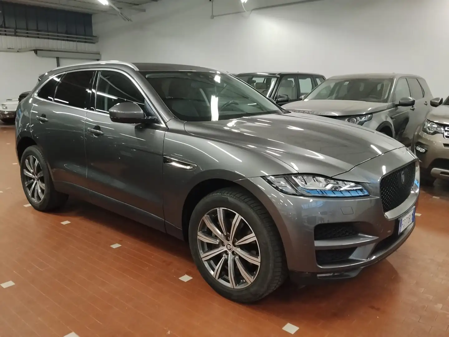 Jaguar F-Pace 3.0d V6 Portfolio awd 300cv auto Grau - 1
