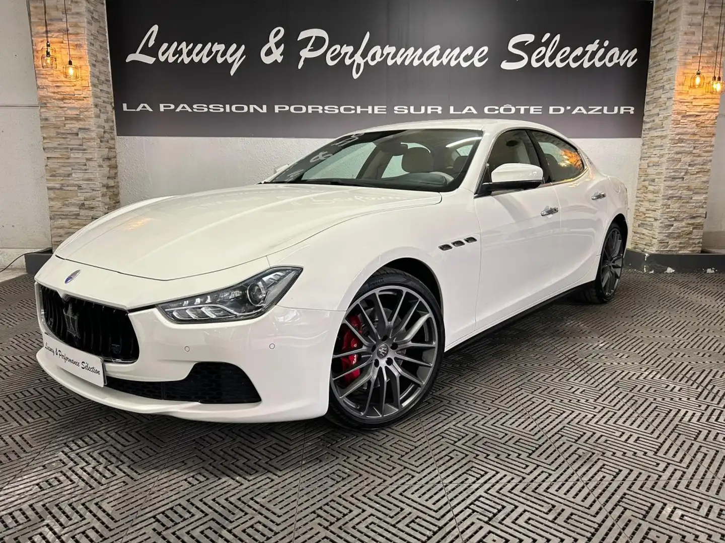 Maserati Ghibli 3.0 V6 275ch BVA8  - 1°main - 73000Km - Entretien concession - Origine FR Weiß - 1