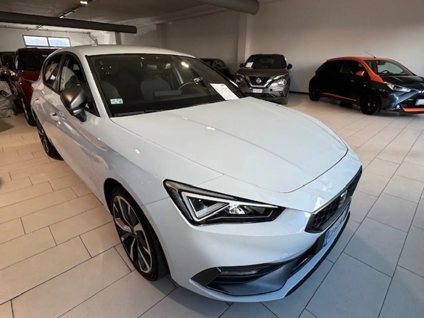 SEAT Leon 1.5 etsi FR 150cv DSG Hybrid Bianco - 2