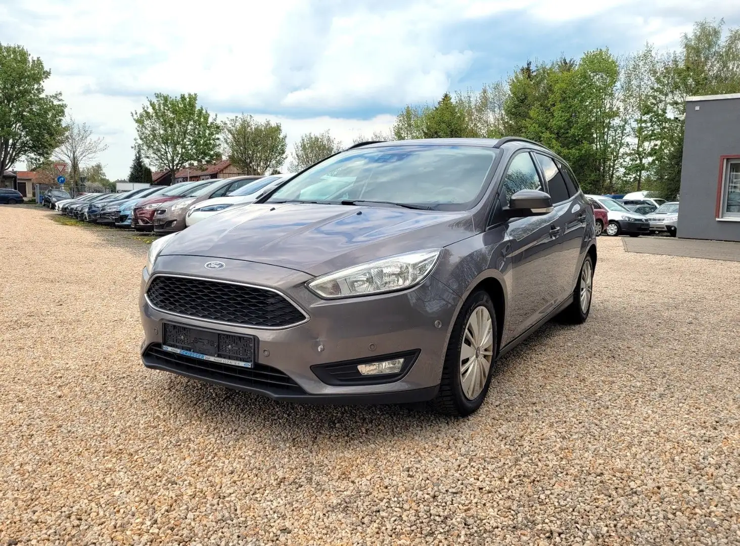 Ford Focus Turnier Business 1.5*Navi*Klimaaut*SZH*TÜV Braun - 1
