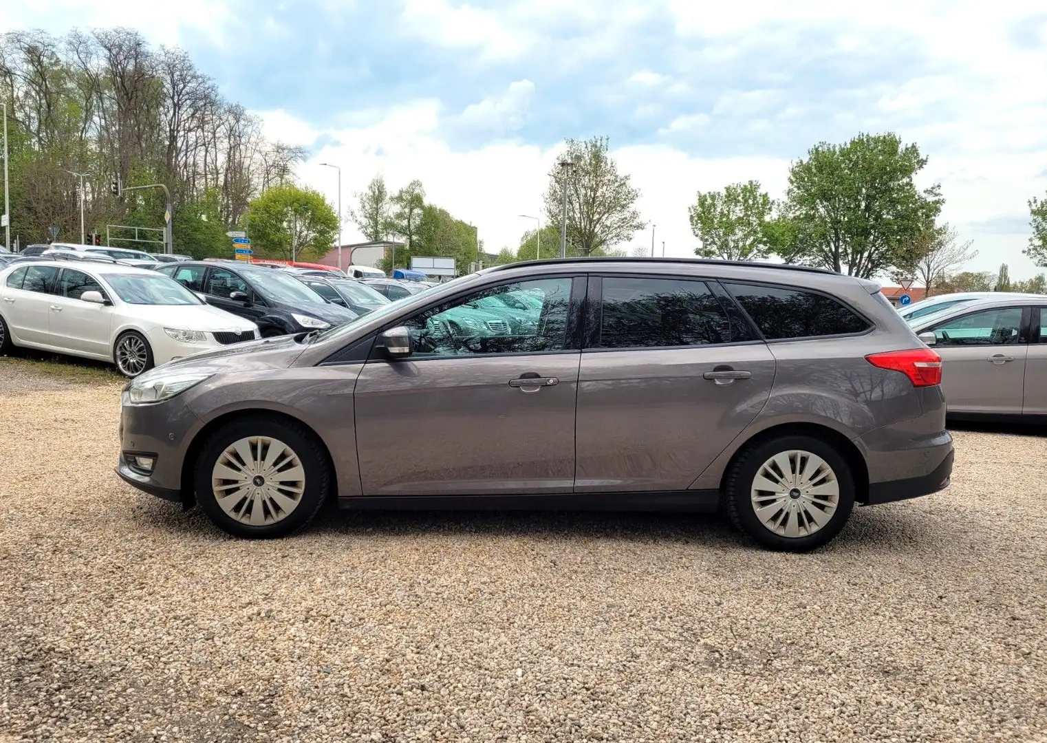 Ford Focus Turnier Business 1.5*Navi*Klimaaut*SZH*TÜV Braun - 2