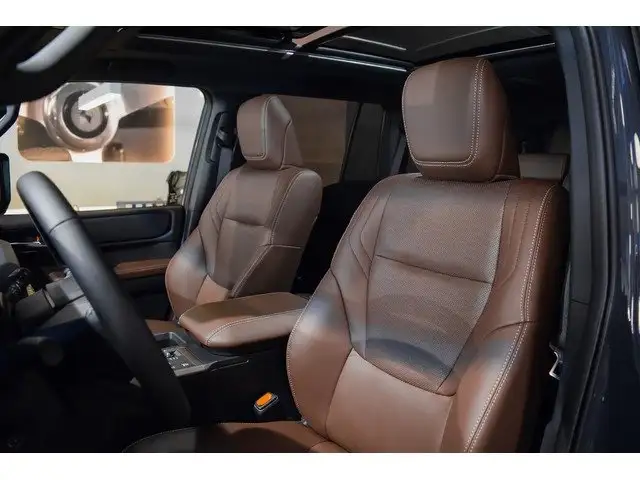 Toyota Land Cruiser view 7