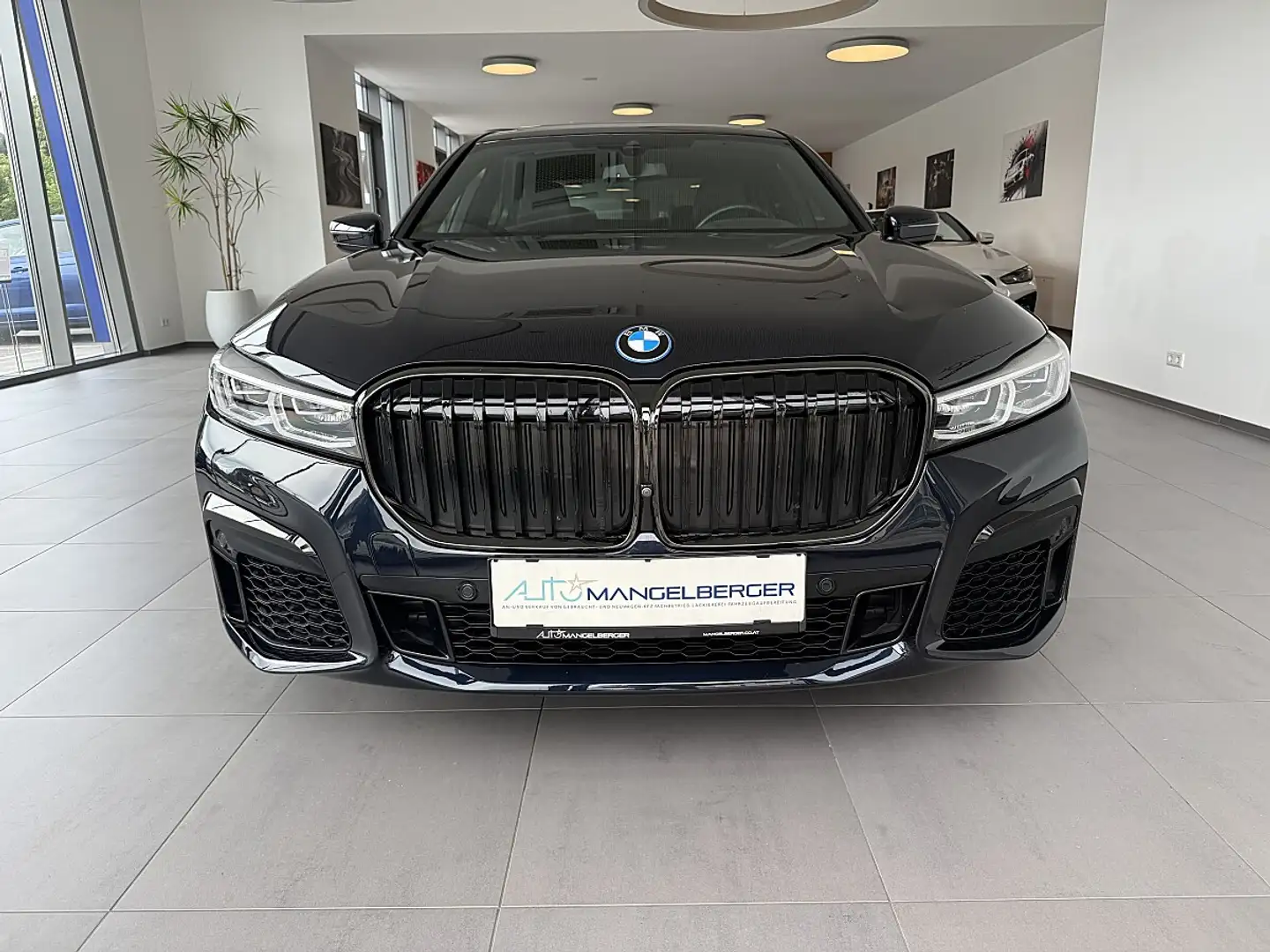 BMW 745 e PHEV Aut. Schwarz - 2