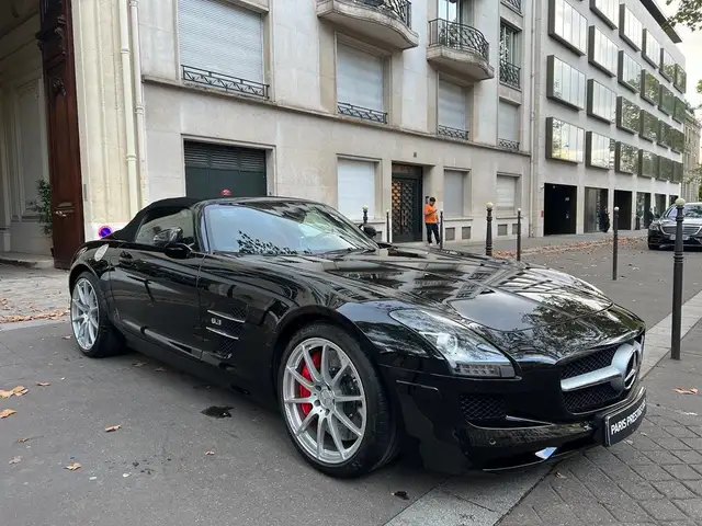 Mercedes-Benz SLS view 3
