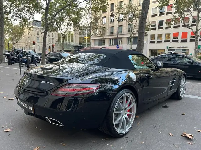 Mercedes-Benz SLS view 6