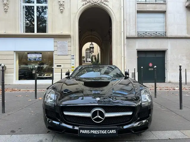Mercedes-Benz SLS view 2