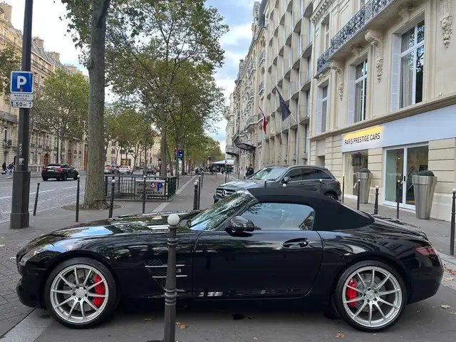 Mercedes-Benz SLS view 5
