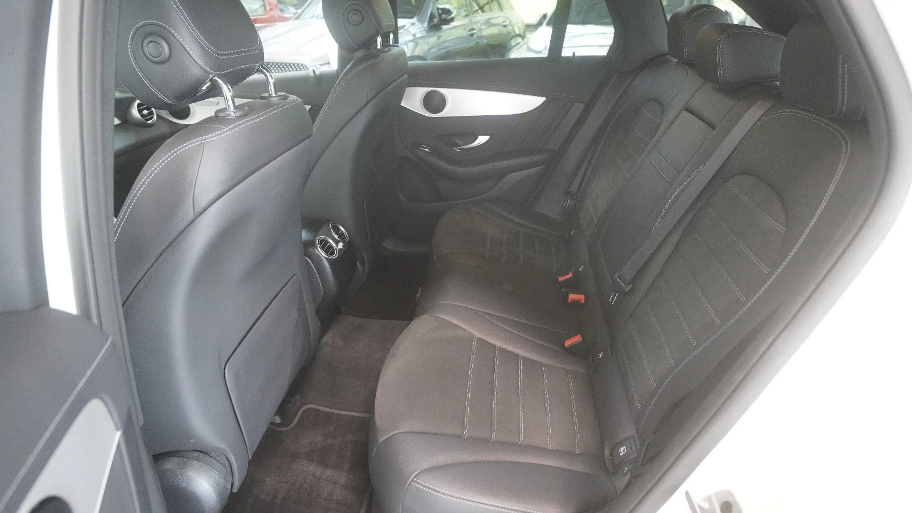 Mercedes-Benz GLC 220 d 4Matic*AMG*AHK*STHZ*VIRTUAL*SOUND — photo 14