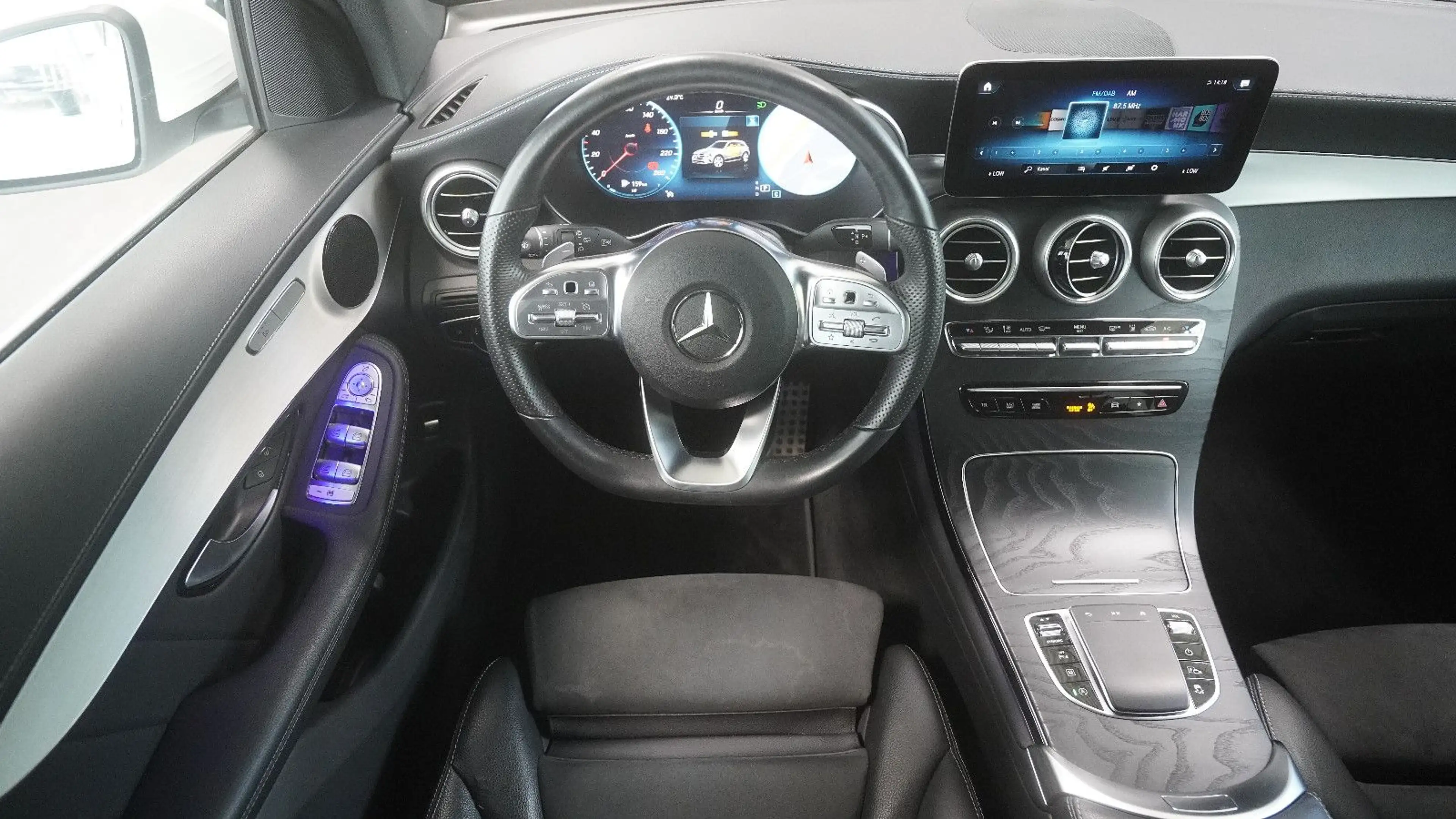 Mercedes-Benz GLC 220 d 4Matic*AMG*AHK*STHZ*VIRTUAL*SOUND — photo 12